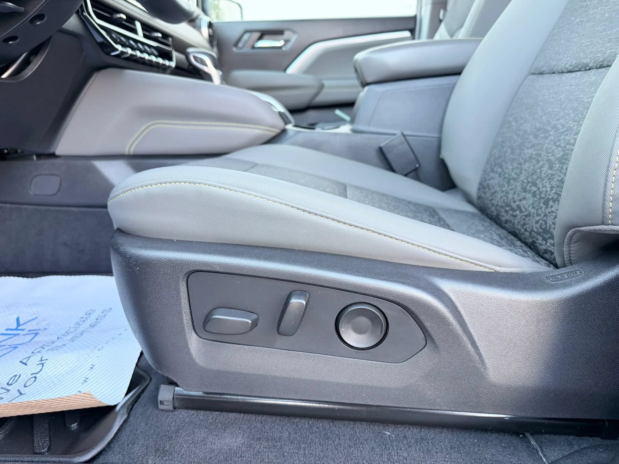 Used 2024 Chevrolet Colorado ZR2 w/ Technology Package AWD/4WD image 23