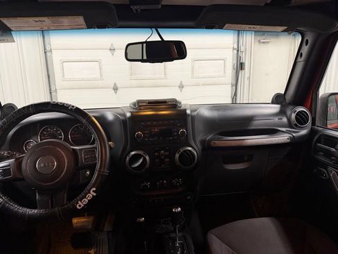 Used 2014 Jeep Wrangler Unlimited Sport w/ Dual Top Group image 17