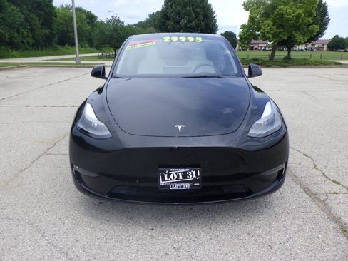 Used 2023 Tesla Model Y AWD image 4