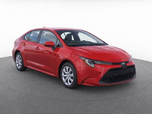 Used 2020 Toyota Corolla LE FWD image 2