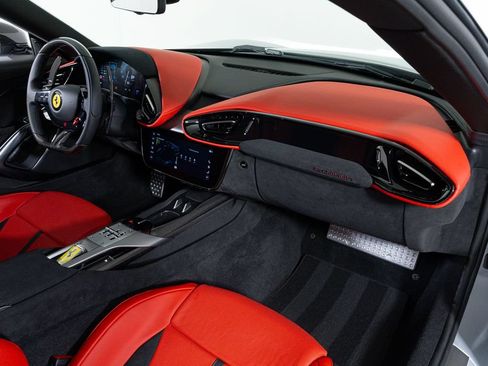 Used 2025 Ferrari 12Cilindri RWD image 32