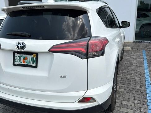 Used 2018 Toyota RAV4 LE FWD image 12