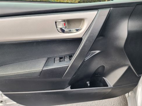 Used 2017 Toyota Corolla LE image 22