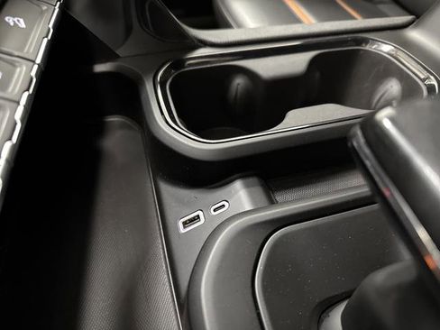 Used 2024 GMC Sierra 1500 AT4 w/ Technology Package image 25