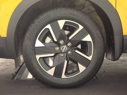 Used 2025 Nissan Kicks SR FWD image 8