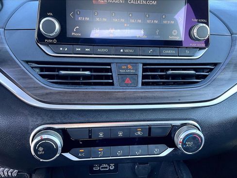 Used 2025 Nissan Altima 2.5 SV image 15