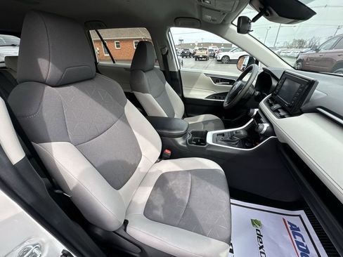 Used 2022 Toyota RAV4 XLE image 24