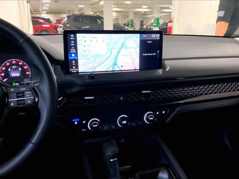 Used 2023 Honda Accord Touring image 6