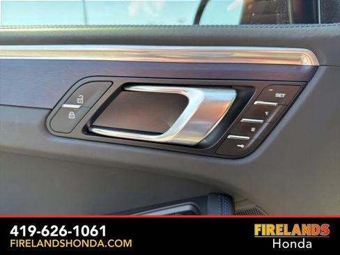 Used 2023 Porsche Macan GTS AWD/4WD image 18