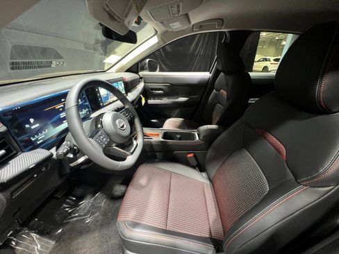 New 2026 Nissan Kicks SR image 32