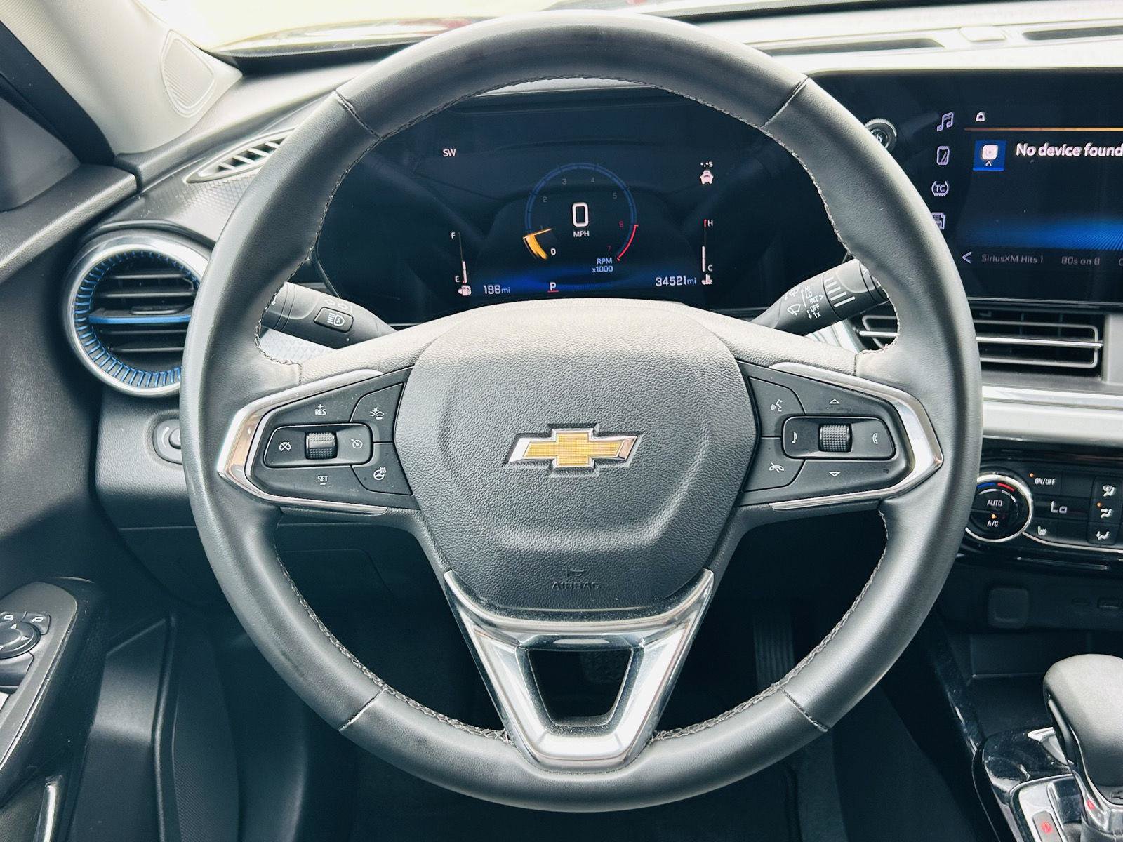 Used 2025 Chevrolet Trax LT w/ LT Convenience Package FWD image 13