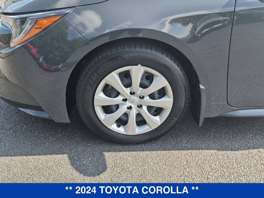 Used 2024 Toyota Corolla LE FWD image 9