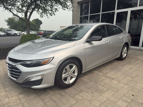 Used 2021 Chevrolet Malibu LS FWD image 3