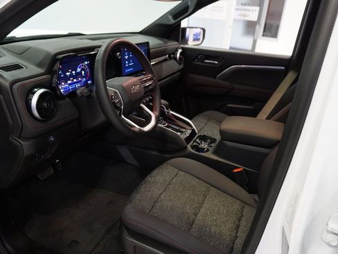 Used 2024 Chevrolet Colorado Z71 image 9