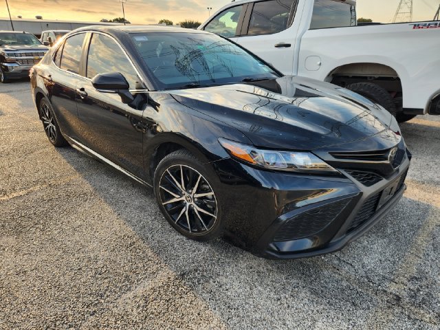 Used 2024 Toyota Camry SE FWD image 1