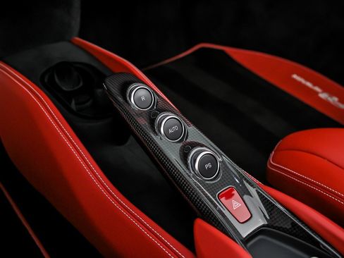 Used 2022 Ferrari F8 Tributo image 39