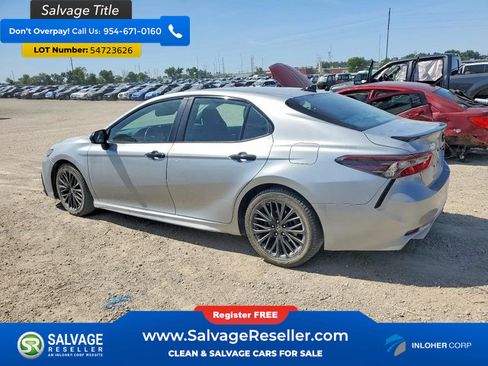 Used 2021 Toyota Camry SE AWD/4WD image 3