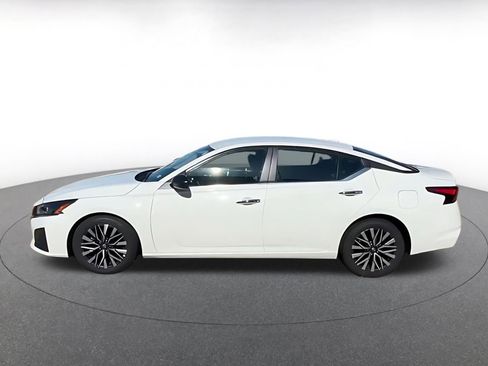 Used 2025 Nissan Altima 2.5 SV FWD image 9