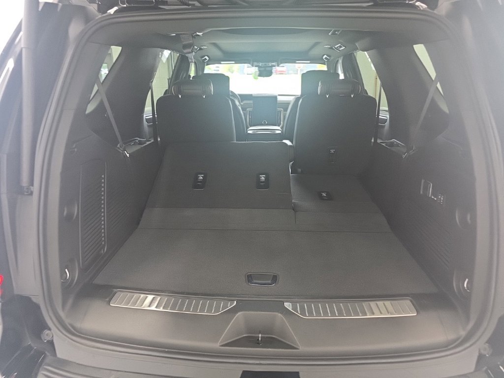 Used 2025 GMC Yukon Denali Ultimate AWD/4WD image 19