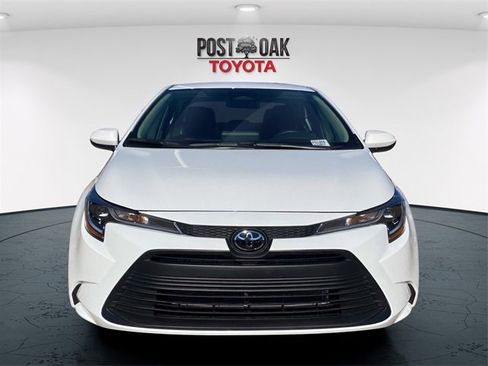 Used 2026 Toyota Corolla LE image 2