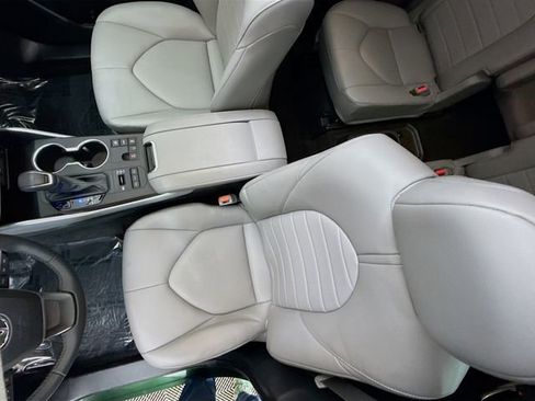 Used 2024 Toyota Highlander XLE image 22