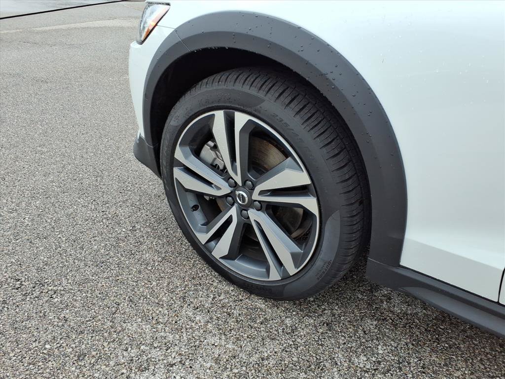 New 2026 Volvo V60 B5 Cross Country Plus w/ Protection Package Premier AWD/4WD image 9