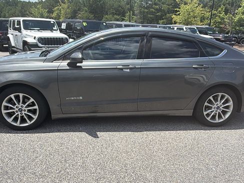 Used 2017 Ford Fusion SE FWD image 11