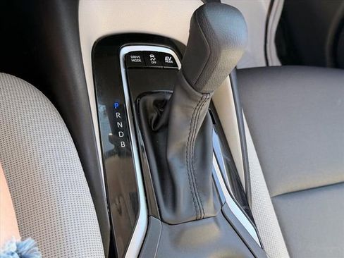 Used 2024 Toyota Corolla LE w/ LE Convenience Package FWD image 25