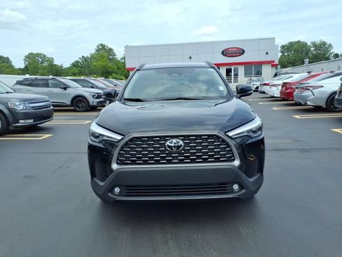 Certified 2025 Toyota Corolla Cross XLE FWD image 2