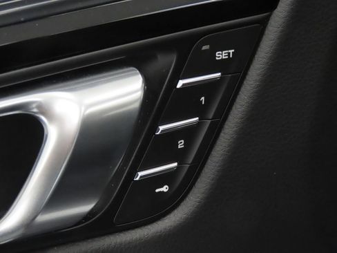 Certified 2026 Porsche Macan AWD/4WD image 36