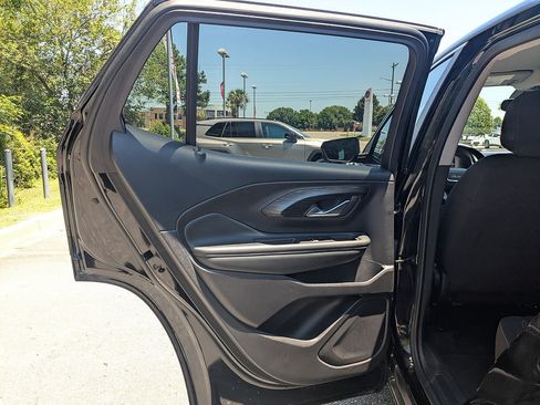 Used 2024 GMC Terrain SLE FWD image 24
