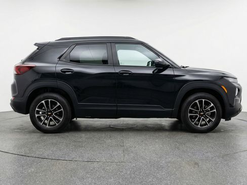 Used 2025 Chevrolet TrailBlazer LT FWD image 11