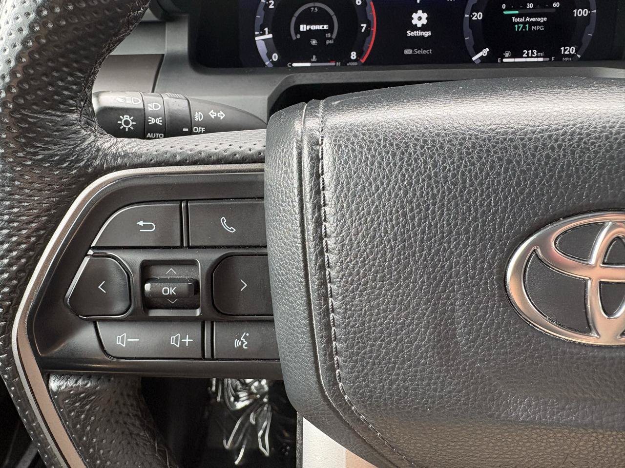 Used 2024 Toyota Tacoma TRD Sport w/ TRD Sport Upgrade Package AWD/4WD image 31
