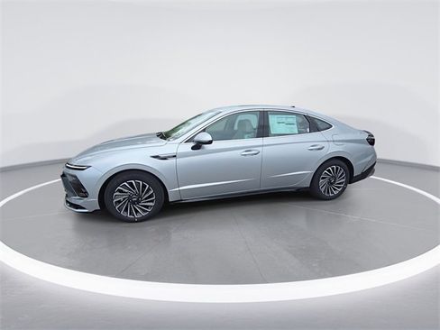 New 2025 Hyundai Sonata SEL image 4
