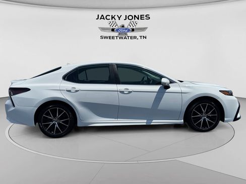 Used 2024 Toyota Camry SE FWD image 6