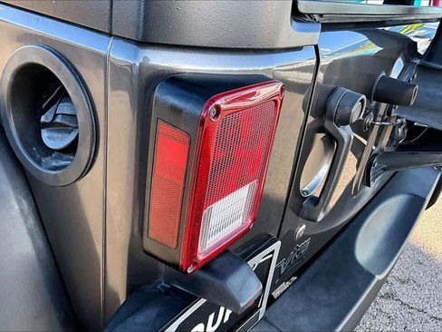 Used 2018 Jeep Wrangler Unlimited Sport S image 28