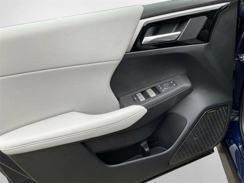 New 2025 Mitsubishi Outlander SE image 14