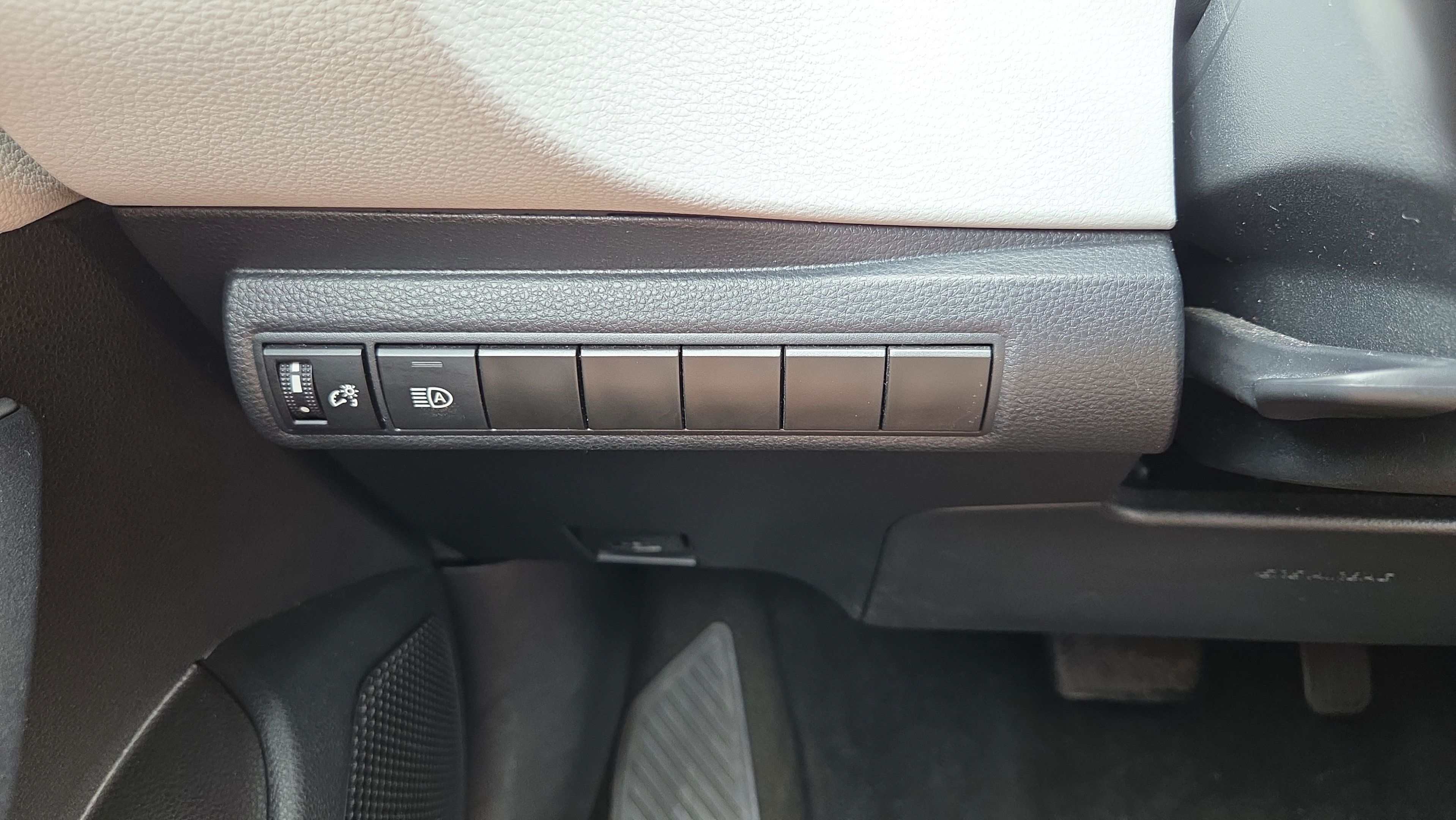 Certified 2024 Toyota Corolla SE FWD image 17