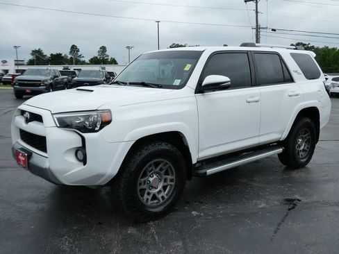 Used 2018 Toyota 4Runner TRD Off-Road Premium w/ TRD Performance Package AWD/4WD image 8