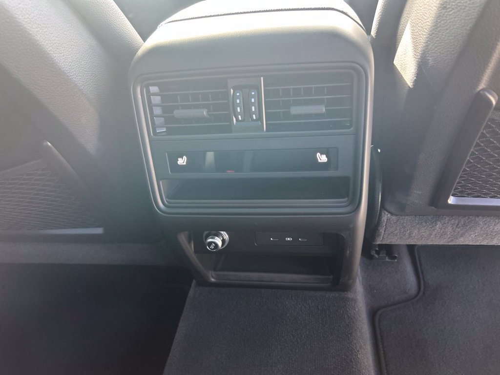 Used 2025 Porsche Cayenne AWD/4WD image 29