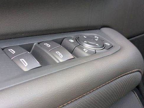 New 2026 Chevrolet Suburban High Country image 9