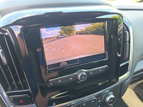 Used 2023 Chevrolet Traverse LT FWD image 19