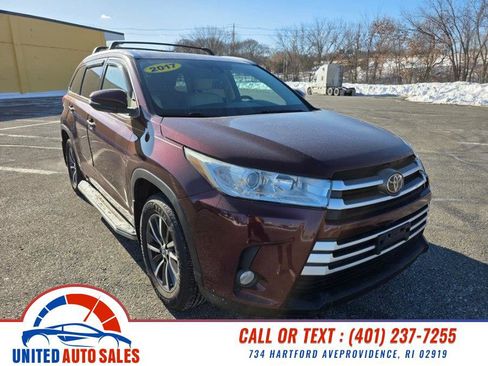 Used 2017 Toyota Highlander XLE image 7