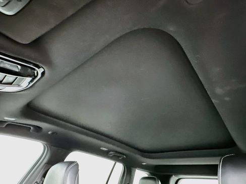 Used 2022 Jeep Grand Cherokee Overland AWD/4WD image 19