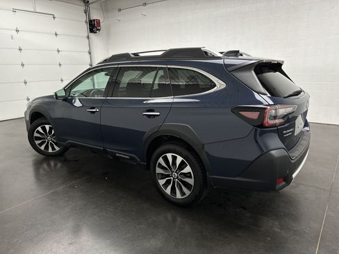 Used 2024 Subaru Outback Touring AWD/4WD image 7
