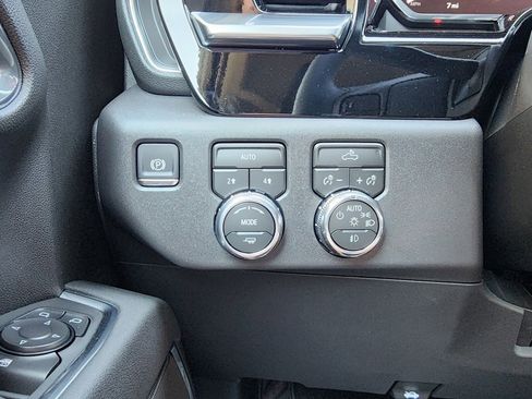 New 2026 GMC Sierra 1500 Elevation image 19