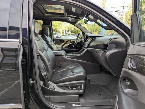 Used 2020 Cadillac Escalade Platinum AWD/4WD image 32
