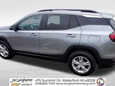 Used 2023 GMC Terrain SLE w/ Driver Convenience Package image 7
