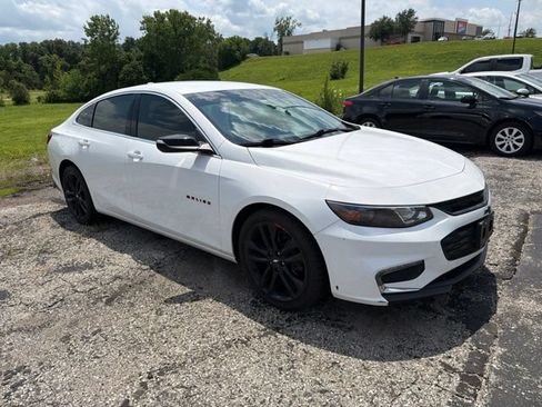 Used 2018 Chevrolet Malibu LT w/ Leather Package FWD image 12
