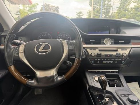 Used 2015 Lexus ES 350 w/ Premium Package FWD image 19